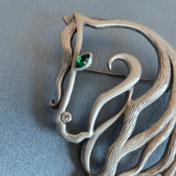 Vintage JJ pewter large brooch with green and clear rhinestones. - Picture 2 of 5